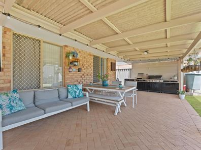 11 Manta Crt, Warnbro WA 6169