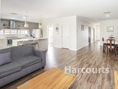 10 Tweed Street, Yalyalup WA 6280