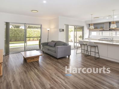 10 Tweed Street, Yalyalup WA 6280