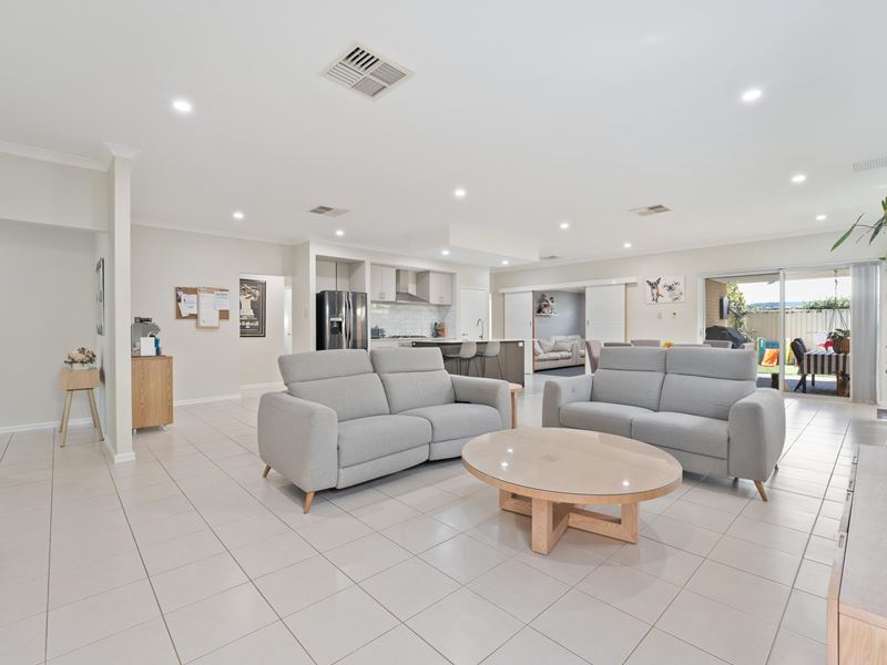 17 Wanderer Parkway, Baldivis WA 6171