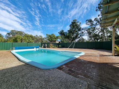 42 Holmes Road, Oakford WA 6121