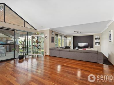 54 Minerva Loop, Success WA 6164