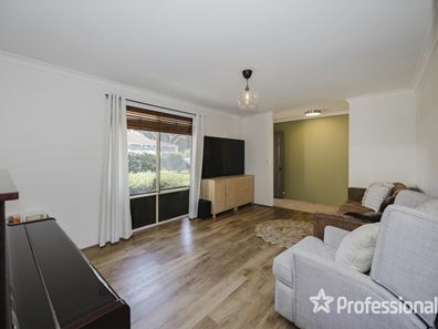 27B Wrotham Place, Marangaroo WA 6064