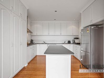 8 Donegal Court, Seville Grove WA 6112