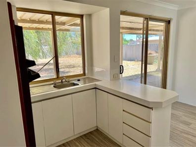 10 Ombersley Way, Coodanup WA 6210