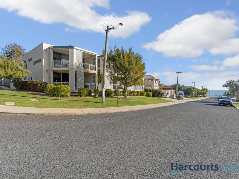 17/14 Lennard Street, Marmion