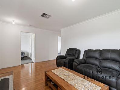 33 Amherst Road, Canning Vale WA 6155