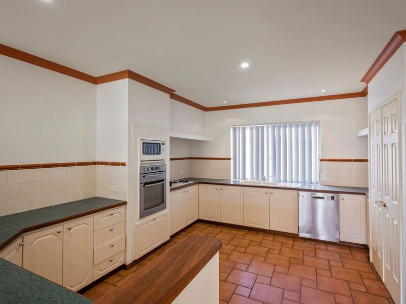 13 Blackburn Crescent, Tarcoola Beach