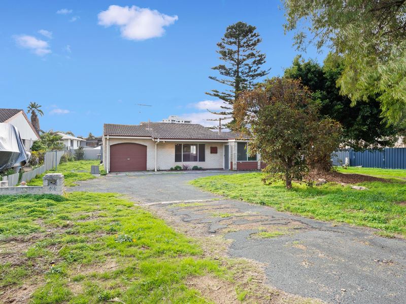 44 Janis Street, Halls Head WA 6210