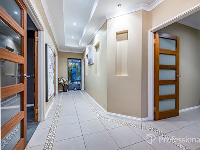 10 Watersun Gardens, Jindalee WA 6036