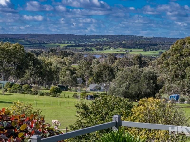 75 Hart Drive, Chittering