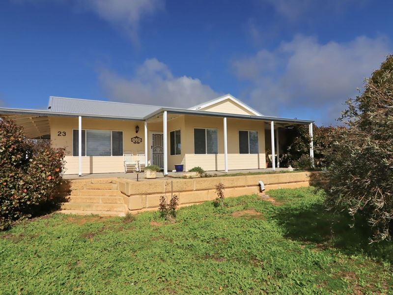 23 Ninghan Road, Wongan Hills WA 6603