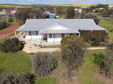 23 Ninghan Road, Wongan Hills WA 6603