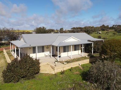 23 Ninghan Road, Wongan Hills WA 6603