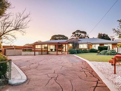 15 Prichard Road, Greenmount WA 6056