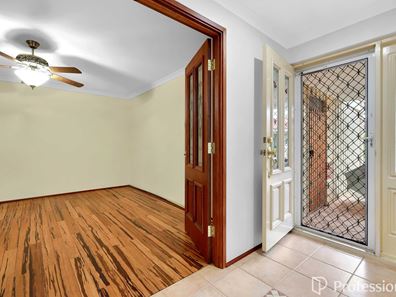 182B Forest Lakes Drive, Thornlie WA 6108
