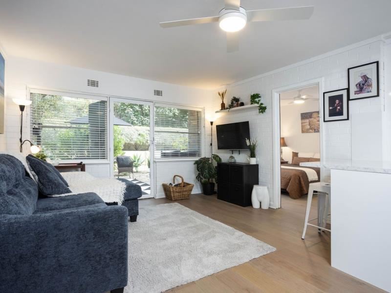 2/70-72 Broadway, Crawley