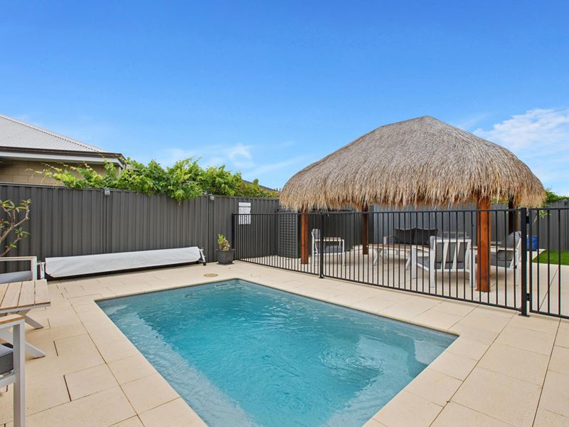 11 Tuberose Road, Piara Waters WA 6112