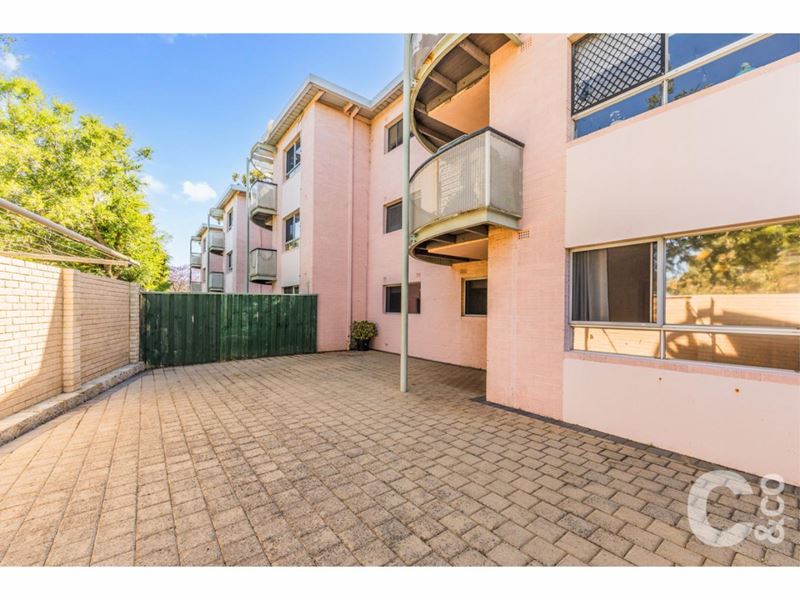 4/4 Canham Way, Orelia