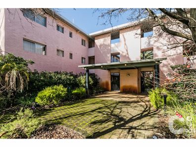 4/4 Canham Way, Orelia WA 6167