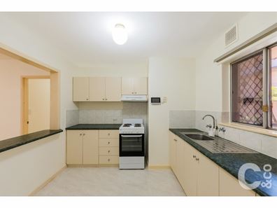 4/4 Canham Way, Orelia WA 6167