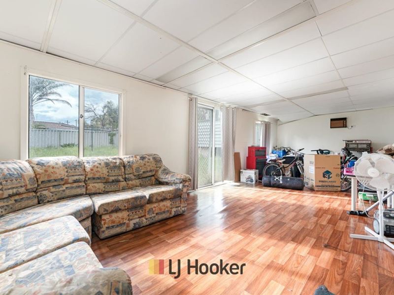 29 Montrose Avenue, Girrawheen WA 6064