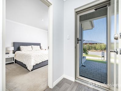 17 Urobilin Loop, Eglinton WA 6034