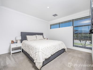 17 Urobilin Loop, Eglinton WA 6034