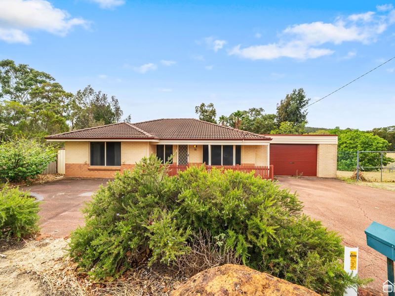 32 Page Road, Kelmscott WA 6111