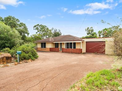 32 Page Road, Kelmscott WA 6111