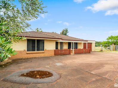 32 Page Road, Kelmscott WA 6111