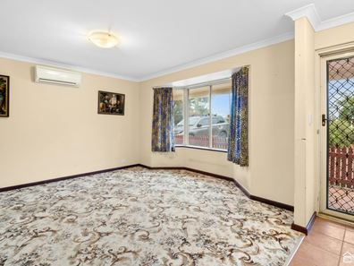 32 Page Road, Kelmscott WA 6111