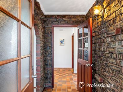 10 Cameron Close, Lesmurdie WA 6076