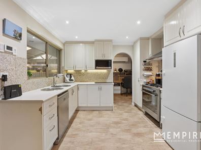 22 Beckett Close, Lake Coogee WA 6166