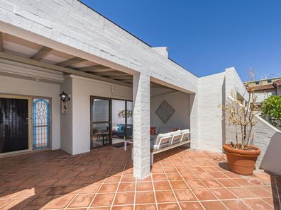 2/23A Karoo Street, South Perth WA 6151