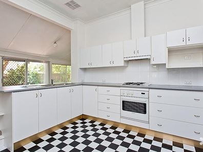 13 Craigie Cres, Manning WA 6152