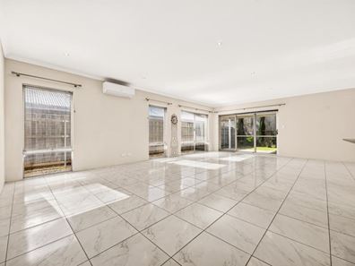 100 Sapphire Chase, Wellard WA 6170