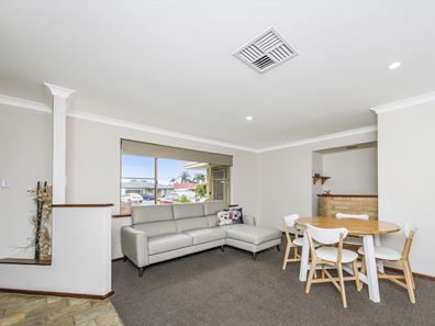 34 Knightsbridge Way, Thornlie WA 6108