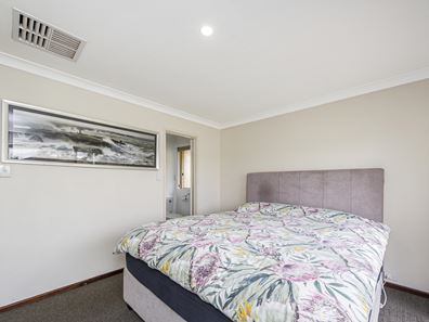 34 Knightsbridge Way, Thornlie WA 6108
