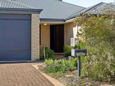 7 Evesham Drive, Ellenbrook WA 6069