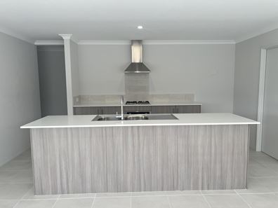 4 Capitola Way, Madora Bay WA 6210
