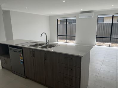 4 Capitola Way, Madora Bay WA 6210