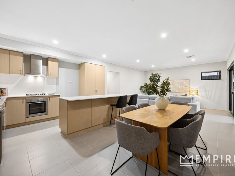 7 Carinthia Lane, Coogee WA 6166