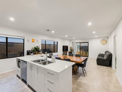 111 Turquoise Boulevard, Treeby WA 6164