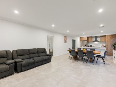 111 Turquoise Boulevard, Treeby WA 6164
