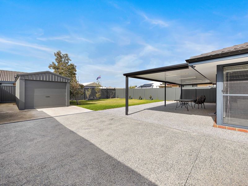 17 Benbecula Loop, Port Kennedy WA 6172