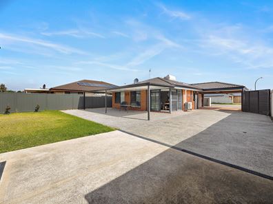 17 Benbecula Loop, Port Kennedy WA 6172