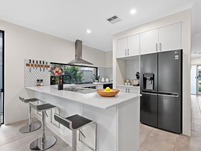 18 Horrocks Street, Mandogalup WA 6167