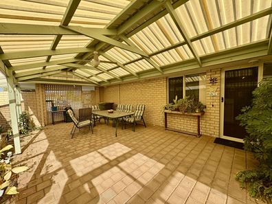 25 Larkspur Place, Thornlie WA 6108