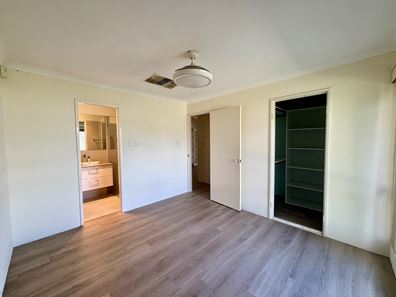 25 Larkspur Place, Thornlie WA 6108